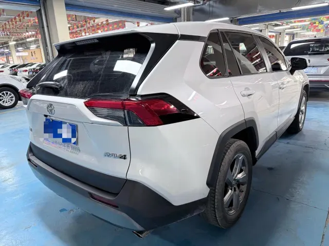 Toyota RAV4 — Фото автомобиля 18