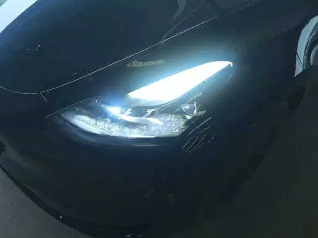 Tesla Model Y — Фото автомобиля 23