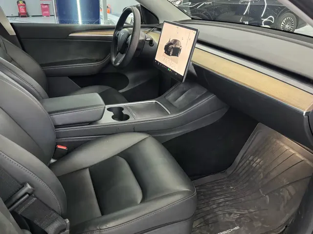 Tesla Model Y — Фото автомобиля 15