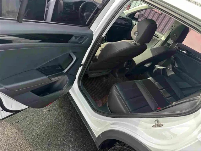 Volkswagen Volkswagen T-ROC 2021 Facelift 280TSI DSG 2WD Comfort Smart Connect Edition — Фото автомобиля 6