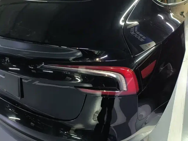 Tesla Model 3 — Фото автомобиля 7