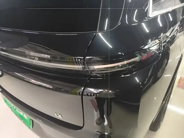 Li Auto L8 — Фото автомобиля 7