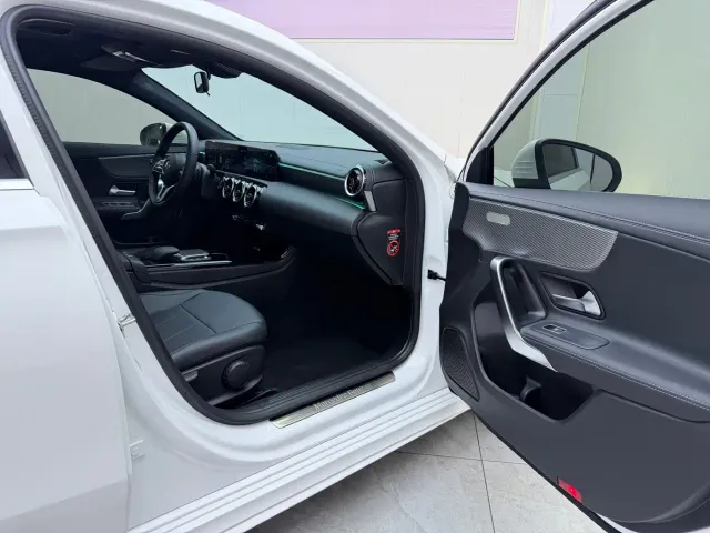 Mercedes-Benz A-Class — Фото автомобиля 21