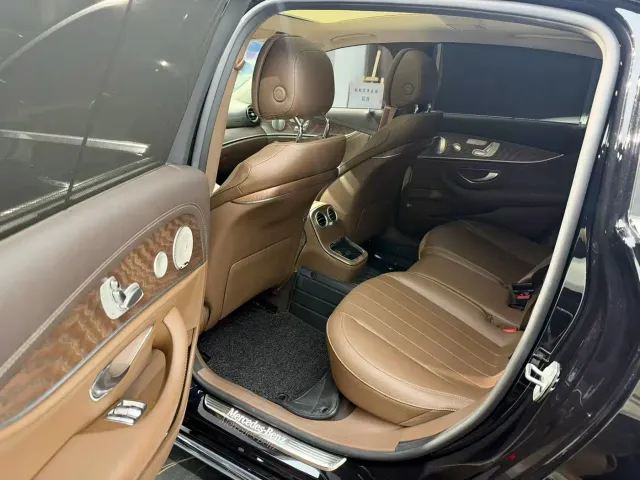 Mercedes-Benz E-Class — Фото автомобиля 5
