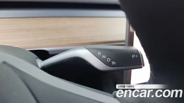 Tesla Model Y — Фото автомобиля 12