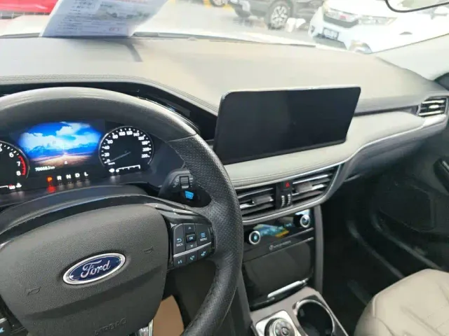 Ford Escape — Фото автомобиля 6