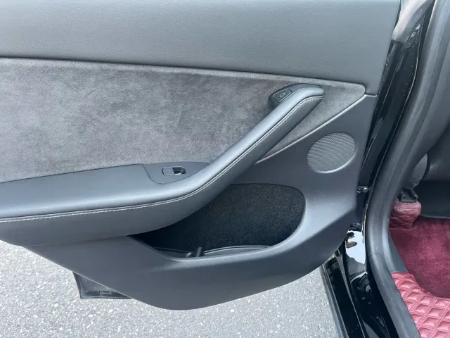 Tesla Model Y — Фото автомобиля 10