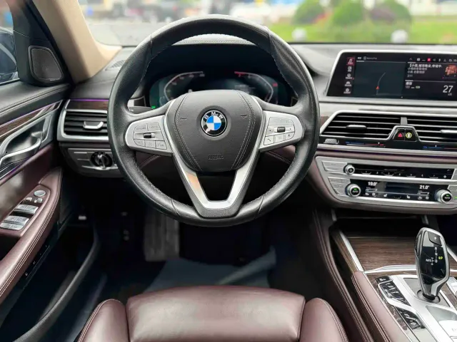 BMW 7 Series — Фото автомобиля 11