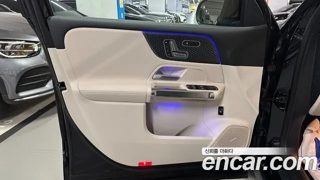 Mercedes-Benz EQB — Фото автомобиля 12