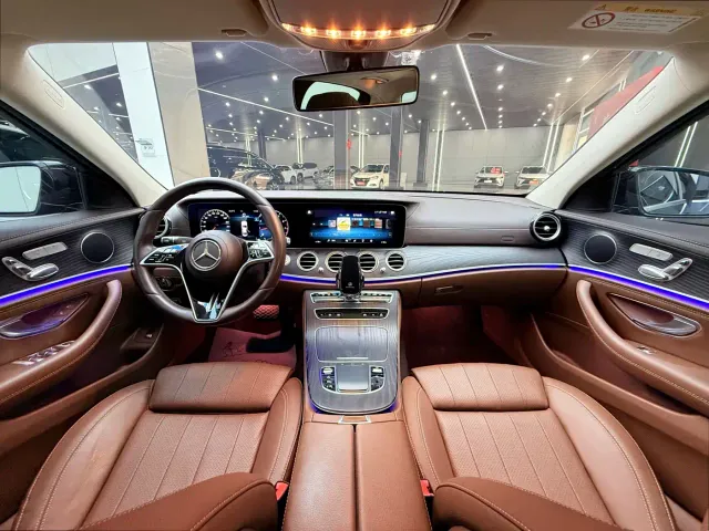 Mercedes-Benz E-Class — Фото автомобиля 12