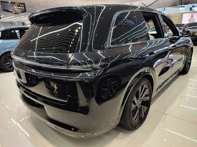 Li Auto L8 — Фото автомобиля 6