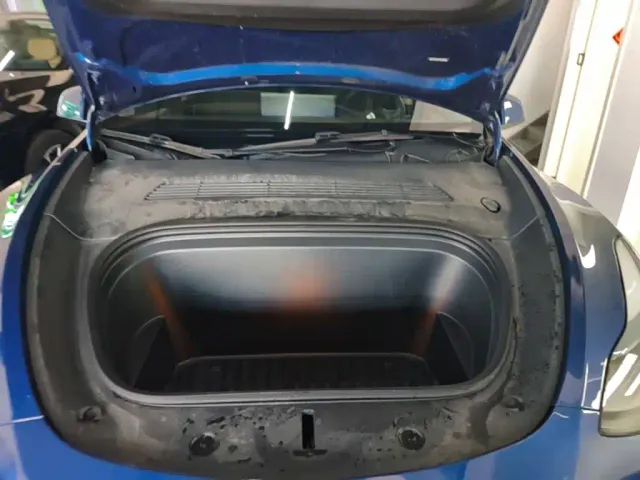Tesla Model Y — Фото автомобиля 19