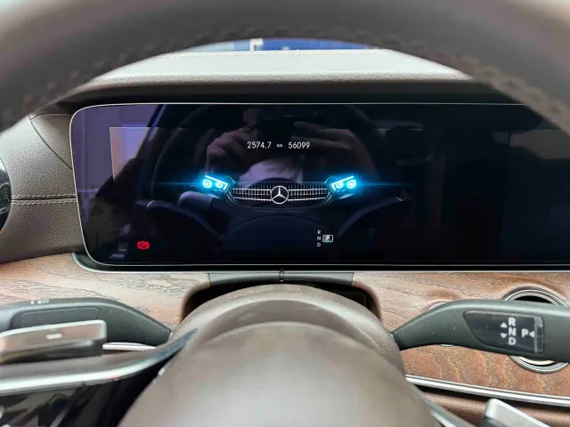 Mercedes-Benz E-Class — Фото автомобиля 4