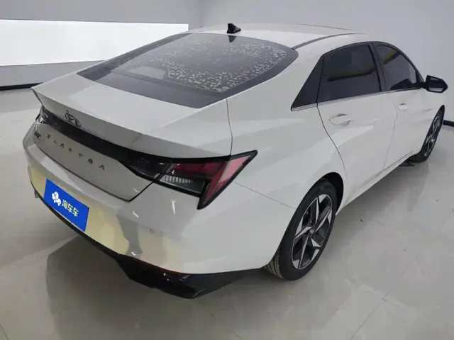 Hyundai Elantra — Фото автомобиля 3