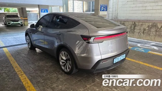Фотография автомобиля — Tesla Model Y