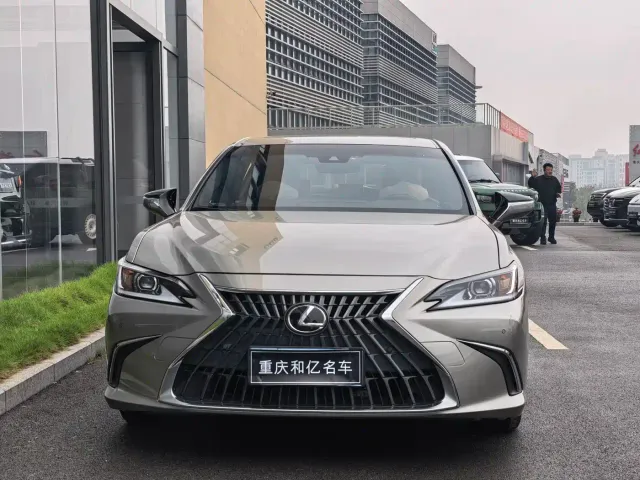 Lexus ES — Фото автомобиля 3