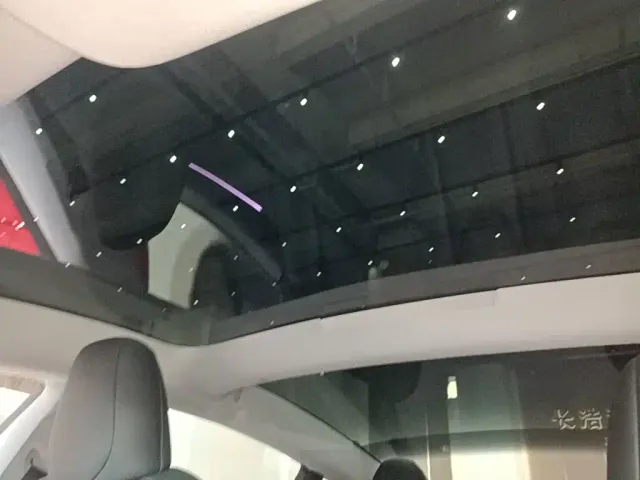 Tesla Model 3 — Фото автомобиля 17