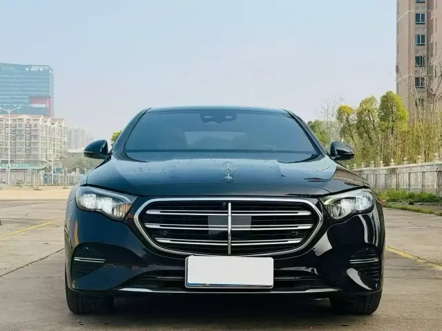 Mercedes-Benz E-Class — Фото автомобиля 2