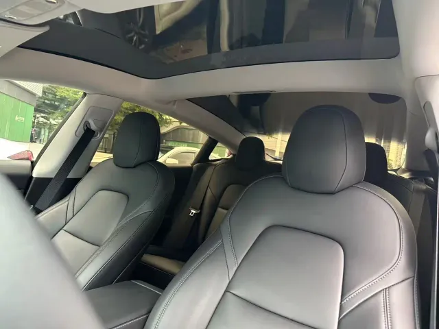 Tesla Model 3 — Фото автомобиля 12