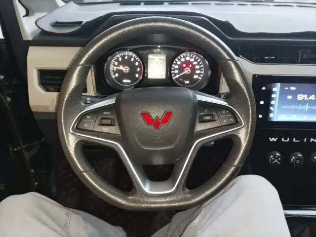 Wuling Zhengcheng — Фото автомобиля 10
