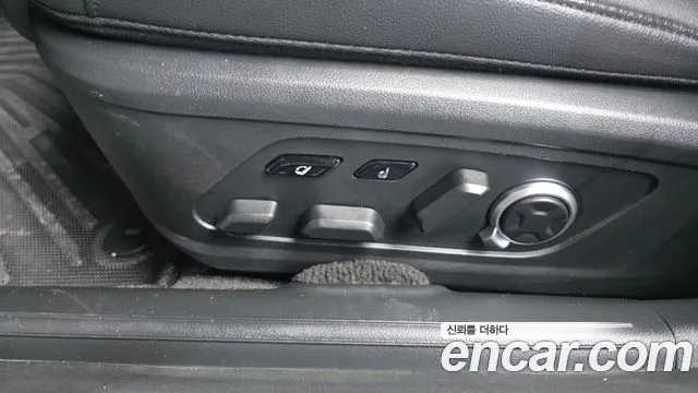 Hyundai Grandeur Grandeur (GN7) 2.5 Бензин 2WD — Фото автомобиля 29