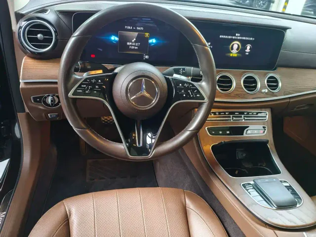 Mercedes-Benz E-Class — Фото автомобиля 4