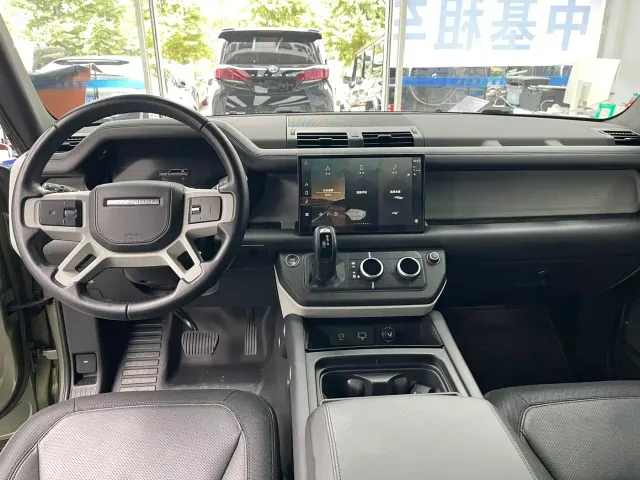 Land Rover Defender — Фото автомобиля 6