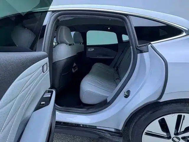 Geely Galaxy E8 — Фото автомобиля 11