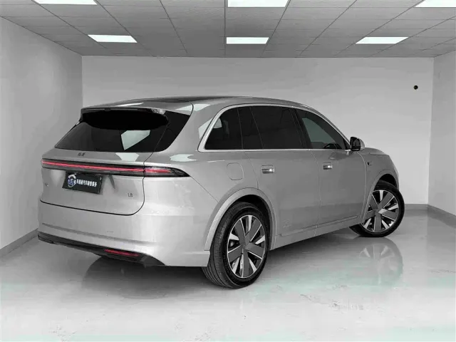 Li Auto L8 — Фото автомобиля 22