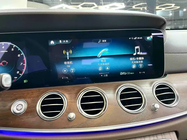 Mercedes-Benz E-Class — Фото автомобиля 11