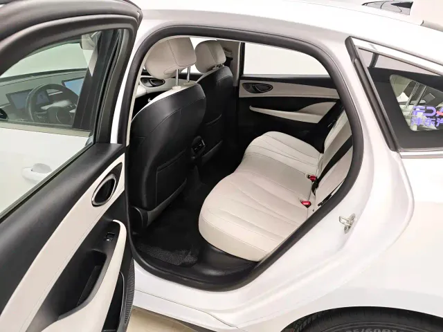 BYD Seal 05 DM-i — Фото автомобиля 17
