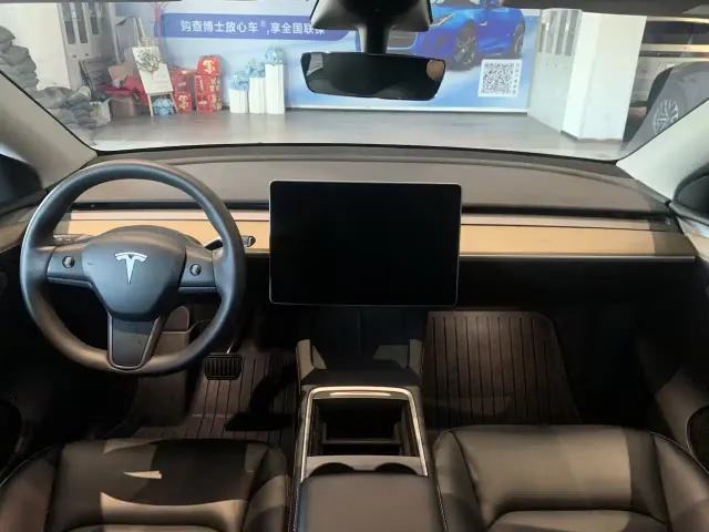 Tesla Model Y — Фото автомобиля 5