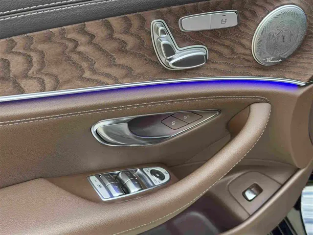 Mercedes-Benz E-Class — Фото автомобиля 9