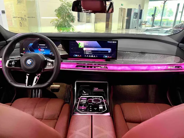 BMW i7 — Фото автомобиля 8
