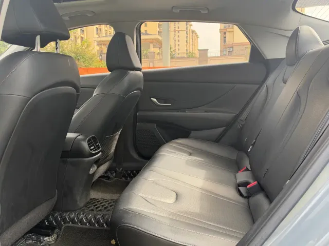 Hyundai Elantra — Фото автомобиля 12