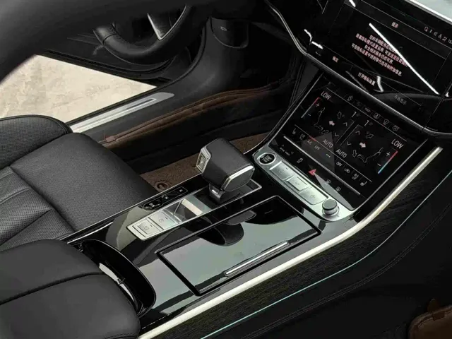 Audi A8 — Фото автомобиля 12