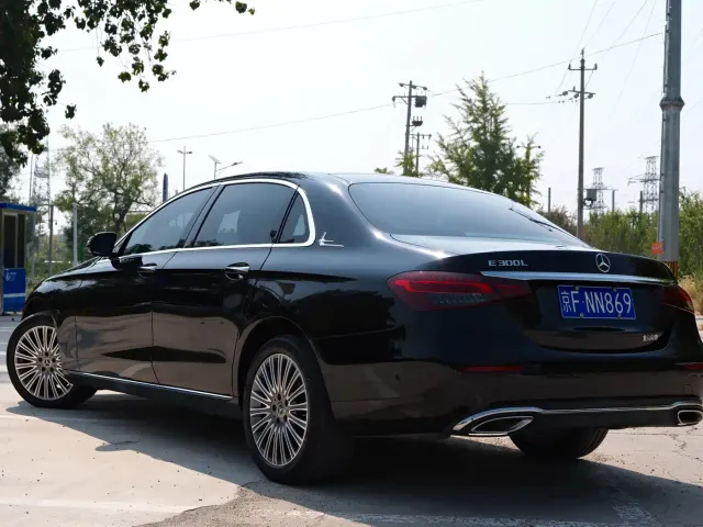Mercedes-Benz E-Class — Фото автомобиля 6
