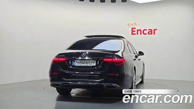 Фотография автомобиля — Mercedes-Benz S-Class