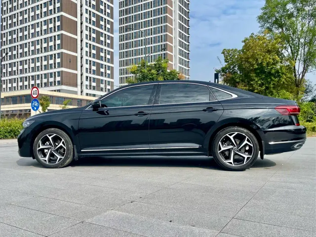 Volkswagen Passat — Фото автомобиля 23