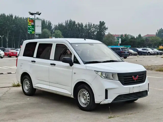 Wuling Hongguang Plus — Фото автомобиля 4
