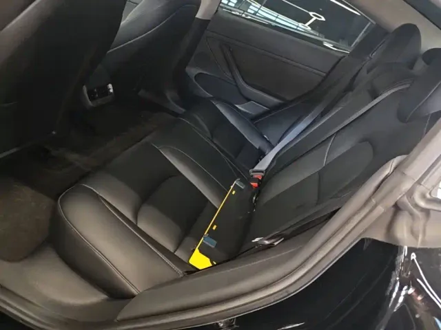 Tesla Model 3 — Фото автомобиля 16