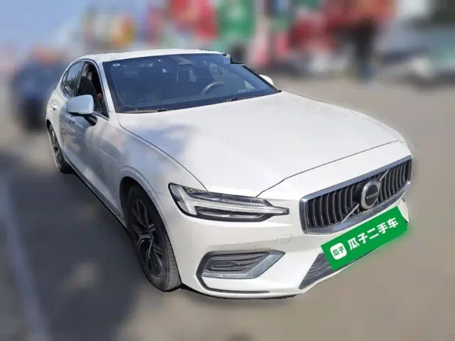 Volvo S60 — Фото автомобиля 23