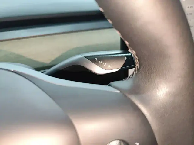 Tesla Model Y — Фото автомобиля 9