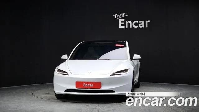 Tesla Model 3 — Фото автомобиля 3