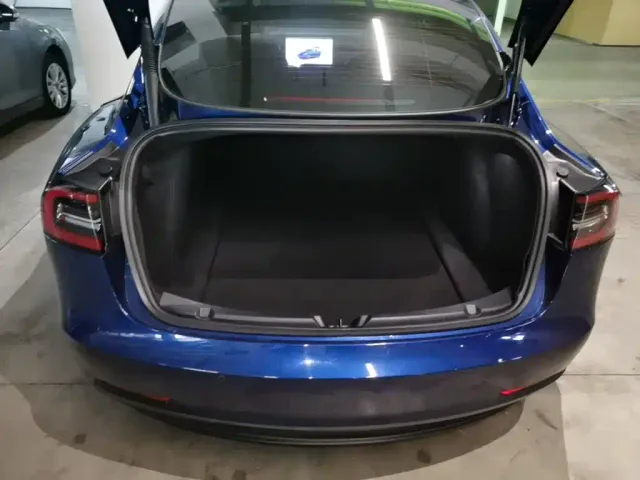 Tesla Model 3 — Фото автомобиля 18