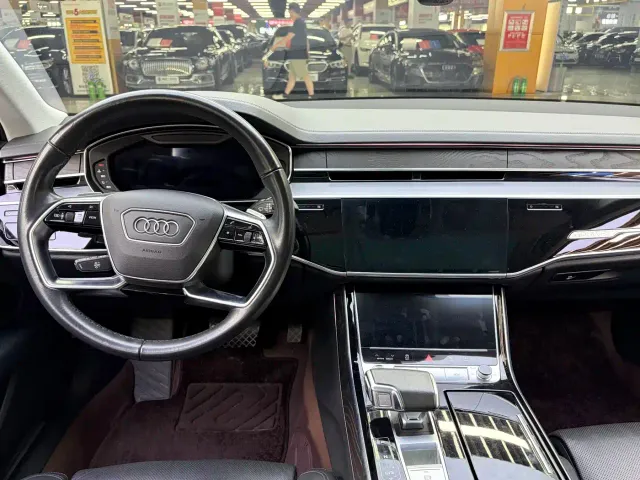 Audi A8 — Фото автомобиля 12