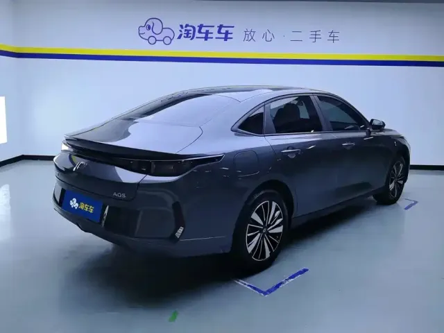 Changan Qiyuan A05 — Фото автомобиля 3