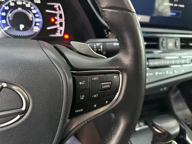 Lexus ES — Фото автомобиля 8