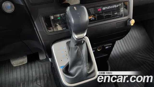 Hyundai Staria Staria 2WD Школьный автобус — Фото автомобиля 9