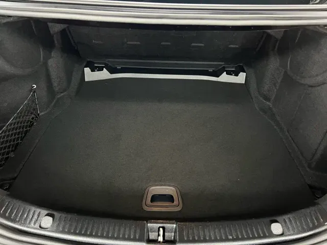 Mercedes-Benz E-Class — Фото автомобиля 27